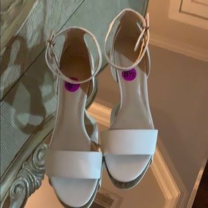 Nine West ankle strap shoes.... worn once.